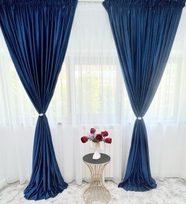 Draperie din catifea de culoare albastru