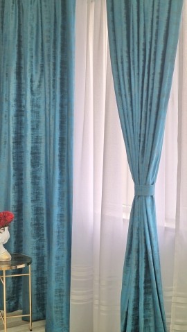 Draperie din catifea texturata de culoare albastru-turcoaz