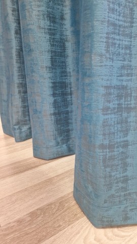 Draperie din catifea texturata de culoare albastru-turcoaz