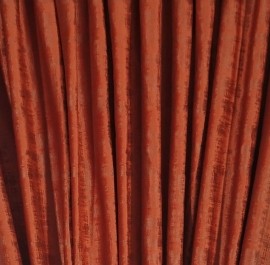 Draperie din catifea texturata de culoare caramiziu