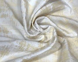 Draperie din catifea texturata de culoare crem-auriu