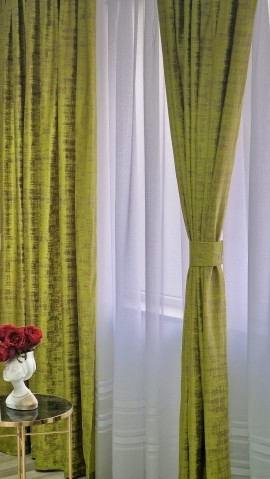 Draperie din catifea texturata de culoare verde-galbui