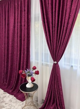 Draperie din satin cu amestec fin de catifea texturata de culoare visiniu