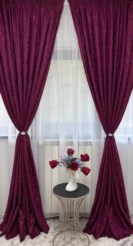 Draperie din satin cu amestec fin de catifea texturata de culoare visiniu